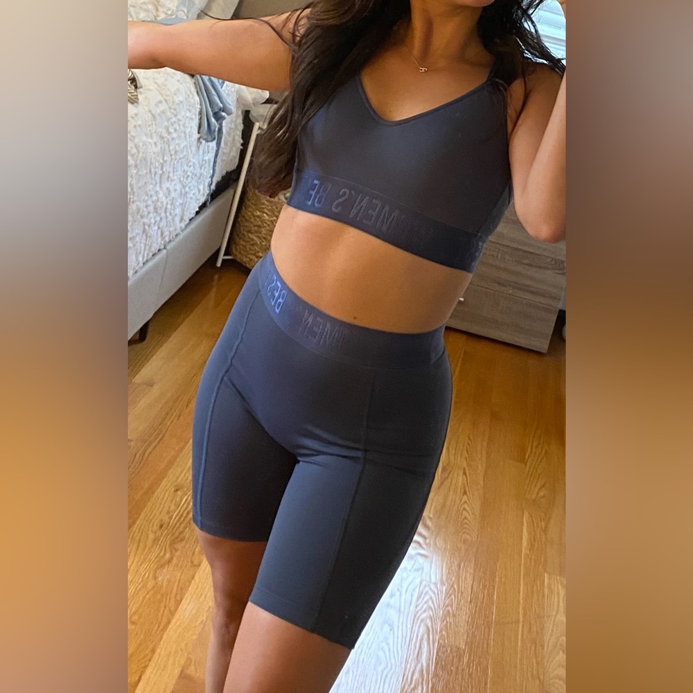 Women’s best Hold Biker Shorts  - Space Grey